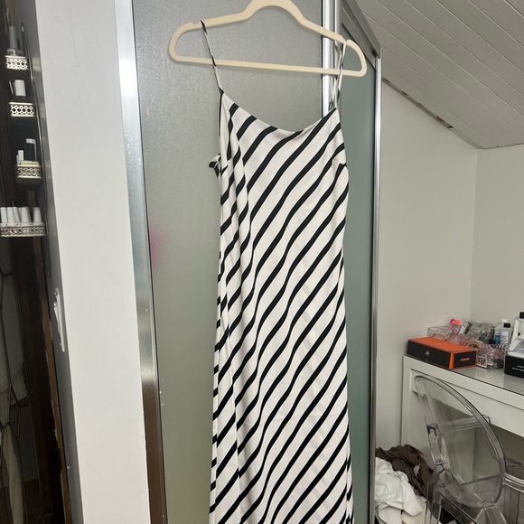 Dynamite Scoop Neck Slip Dress - Picture 4 of 5